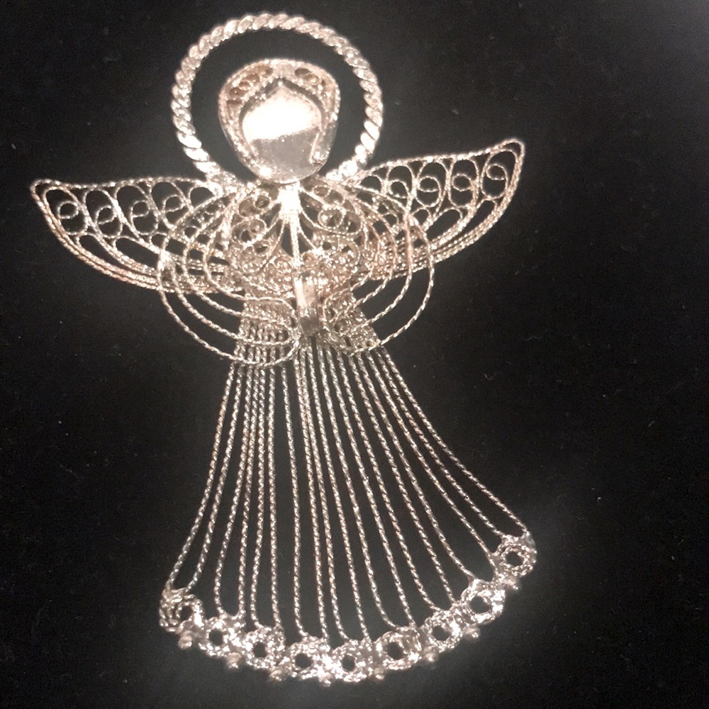🎈4/$20- Vintage 80’s Silver filigree pendant angel praying hands